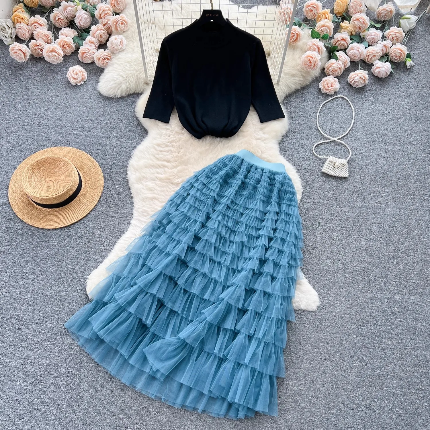 

Elegant Women Black Half Sleeve Knitted Tops+High Elastic Waist Blue Mesh Multilayer Cascading Skirt Suit New Runway 2 Piece Set