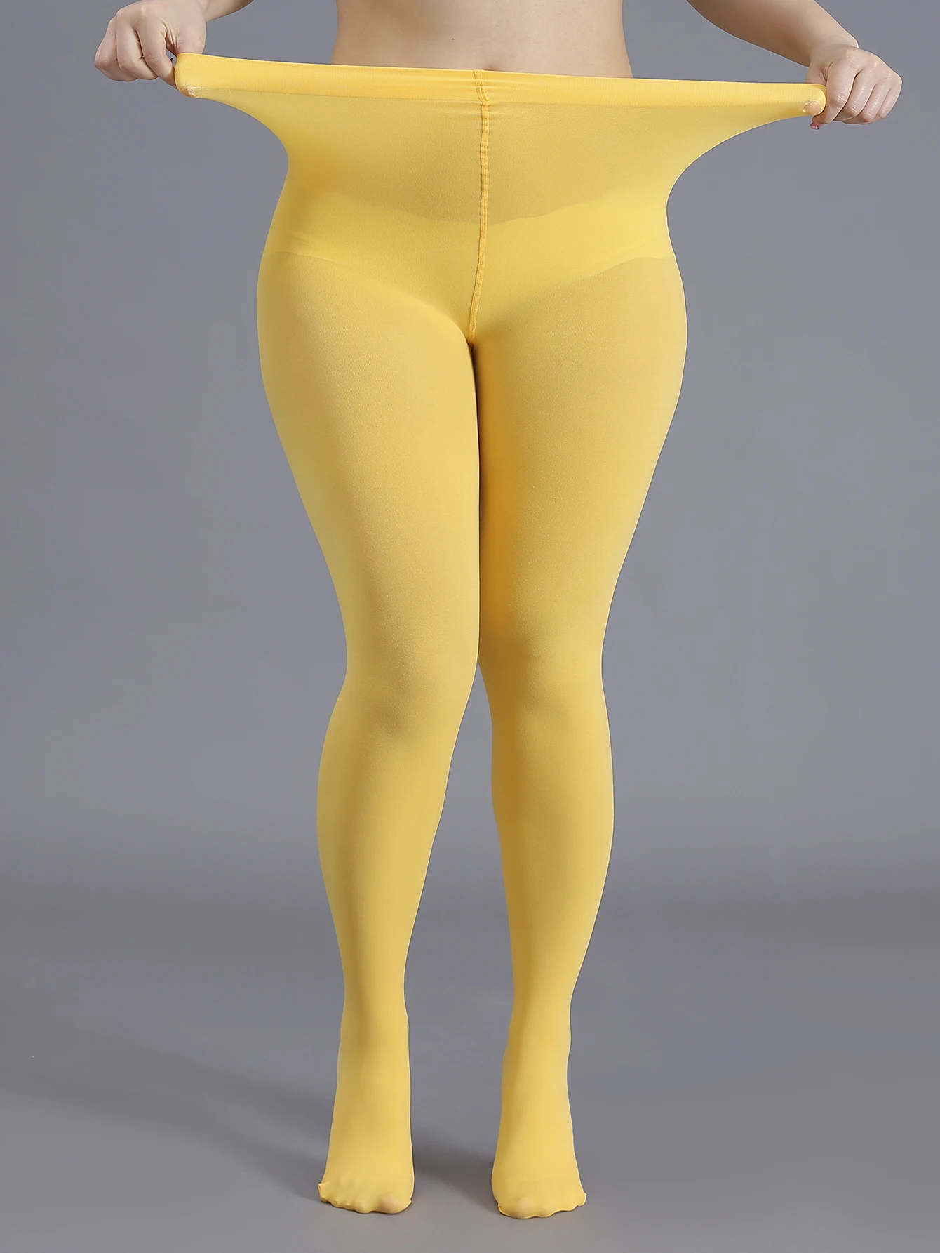 Ein Paar Damen-Strumpfhosen mit Übergröße und Dünnem, Durchdringendem Stoff – Detail 6