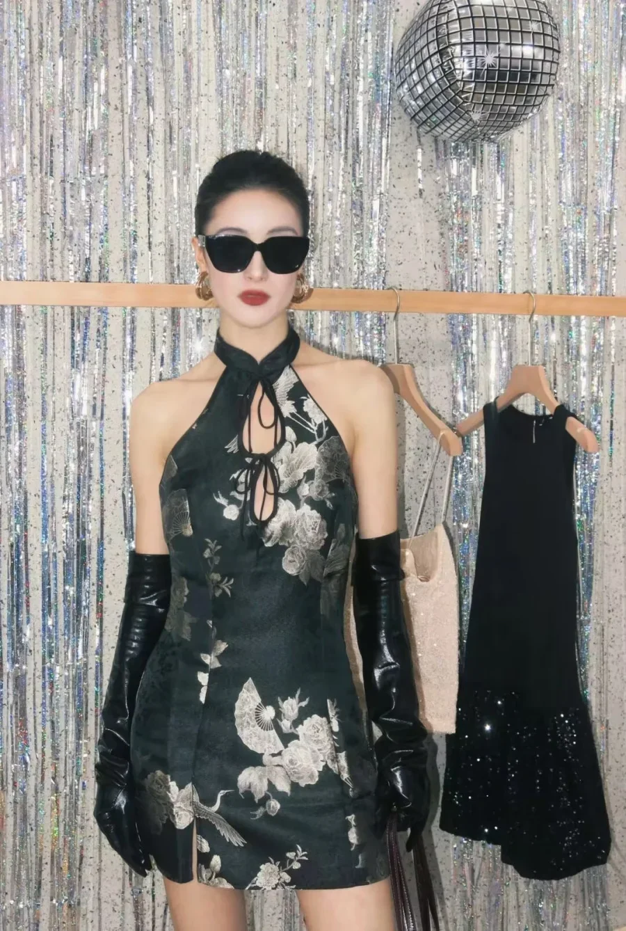 Vestido feminino pop para o inverno, novo, sexy, estilo chinês, cetim, tecido jacquard, fino, curto, estilo cheongfrok, mini vestido de festa