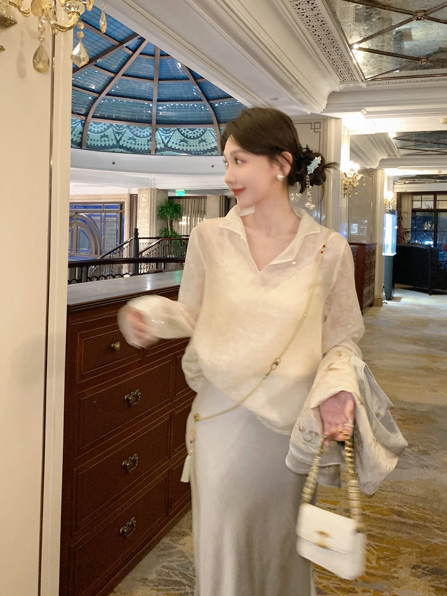 

Модная универсальная женская базовая блузка в новом китайском стиле, приталенный топ для повседневной носки, прямой крой, длинный рукав, повседневная рубашка