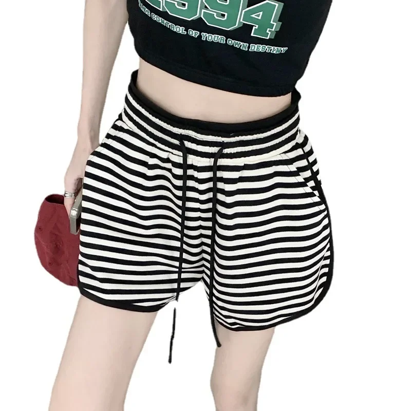 Short d'été à rayures noires et blanches pour femmes, taille élastique fine, ample et fine, jambes larges, pantalons chauds, nouvelle collection 2025
