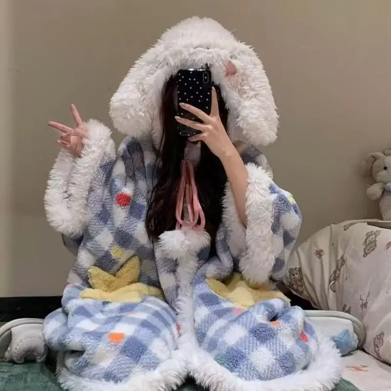 Lindo pijama de niña con capucha de coralina gruesa de Cinnamoroll, estilo anime, dulce y a la moda, capa cálida de terciopelo para invierno.