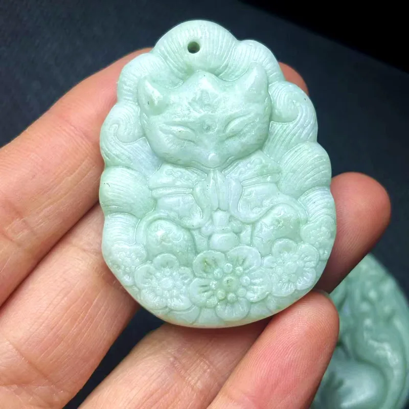 

Natural Light Green Hand-carved Nine-tailed Fox Pendant Fashion Boutique Jewelry Men and Women Fox Necklace Pendant Jewelry