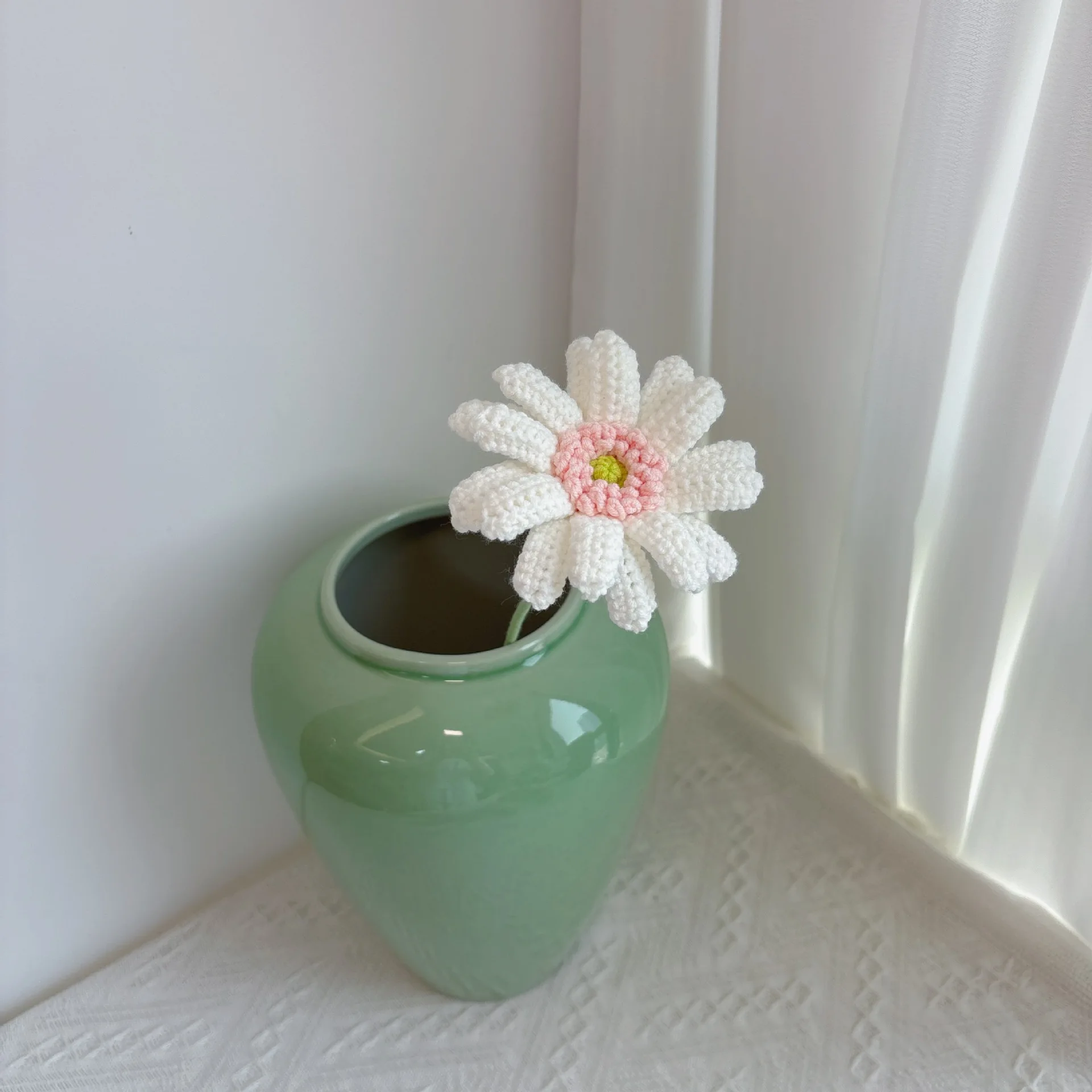 Gehäkelte Chrysanthemenzweige, kreativer künstlicher Blumenstrauß, handgefertigte gewebte Blumen, Dekoration für Schreibtisch und Bücherregal, Geschenk – Detail 3