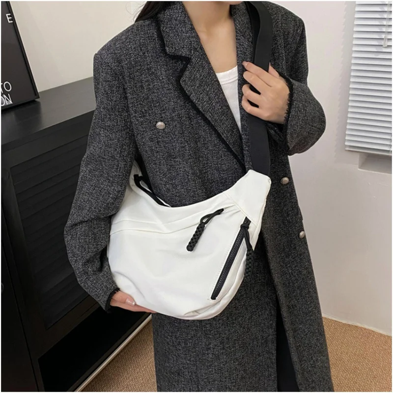 

Large capacity shoulder bag for women's 2024 new casual and versatile tote bag, fashionable commuting underarm bag