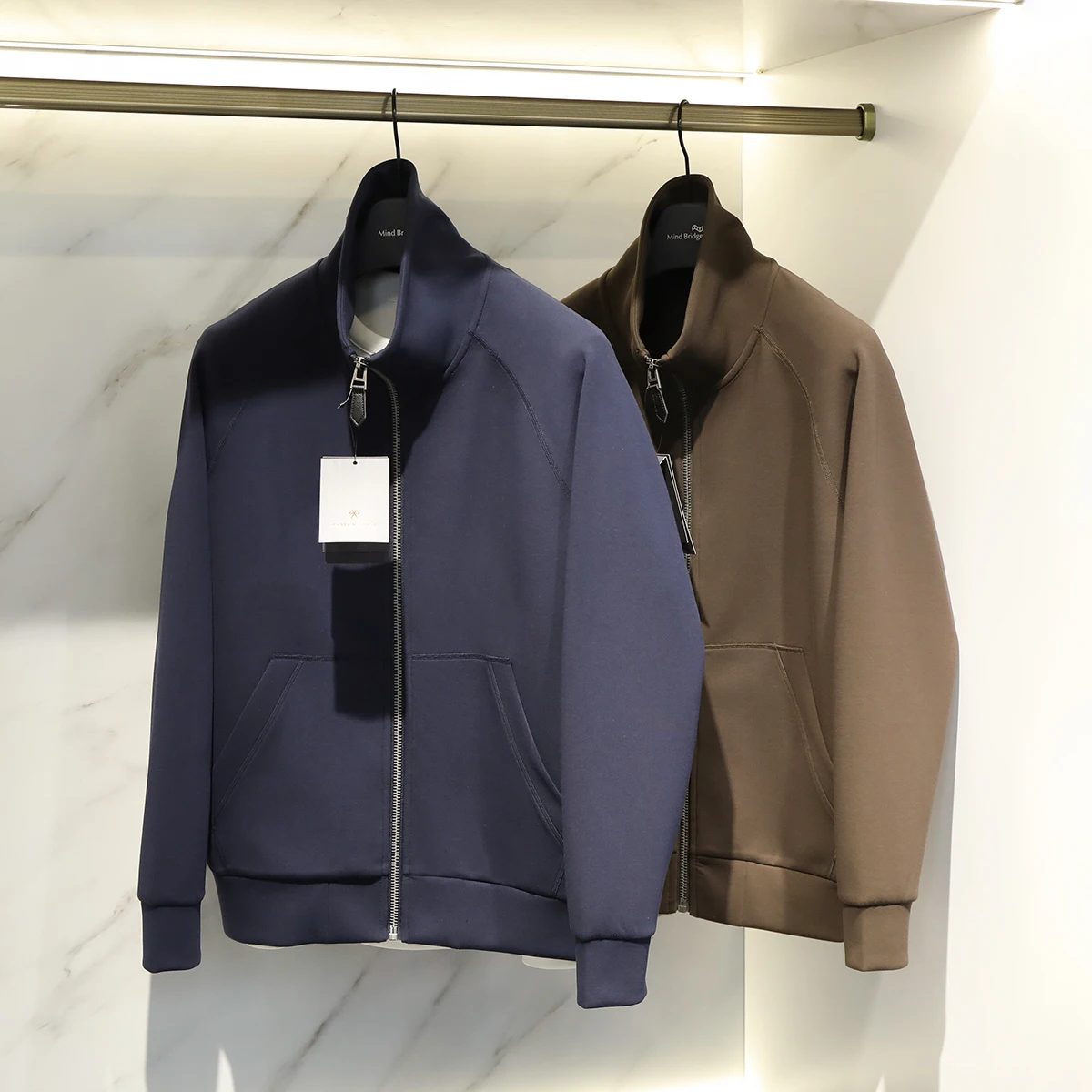 Setelan olahraga santai luar ruangan dua potong sweater dan celana panjang minimalis pria baru