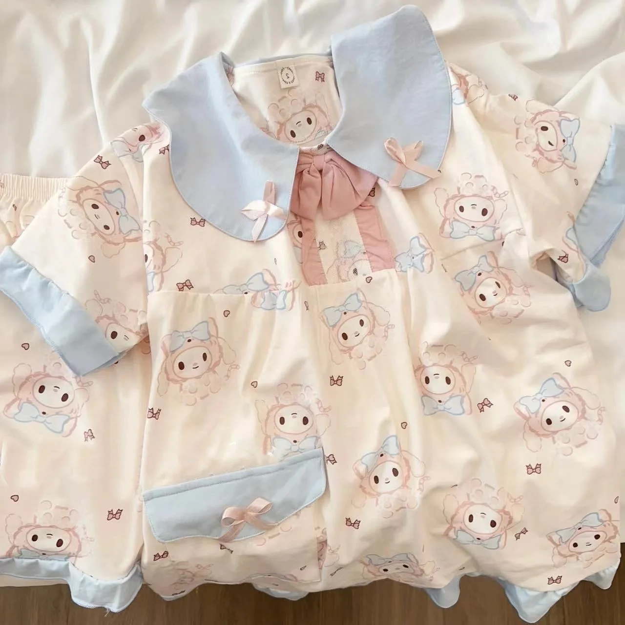 طقم بيجامات نسائي كارتون سانريو هالو كيتي شورت قصير الأكمام صيفي وردي أبيض مخطط ملابس منزلية بدلة نوم للطلاب