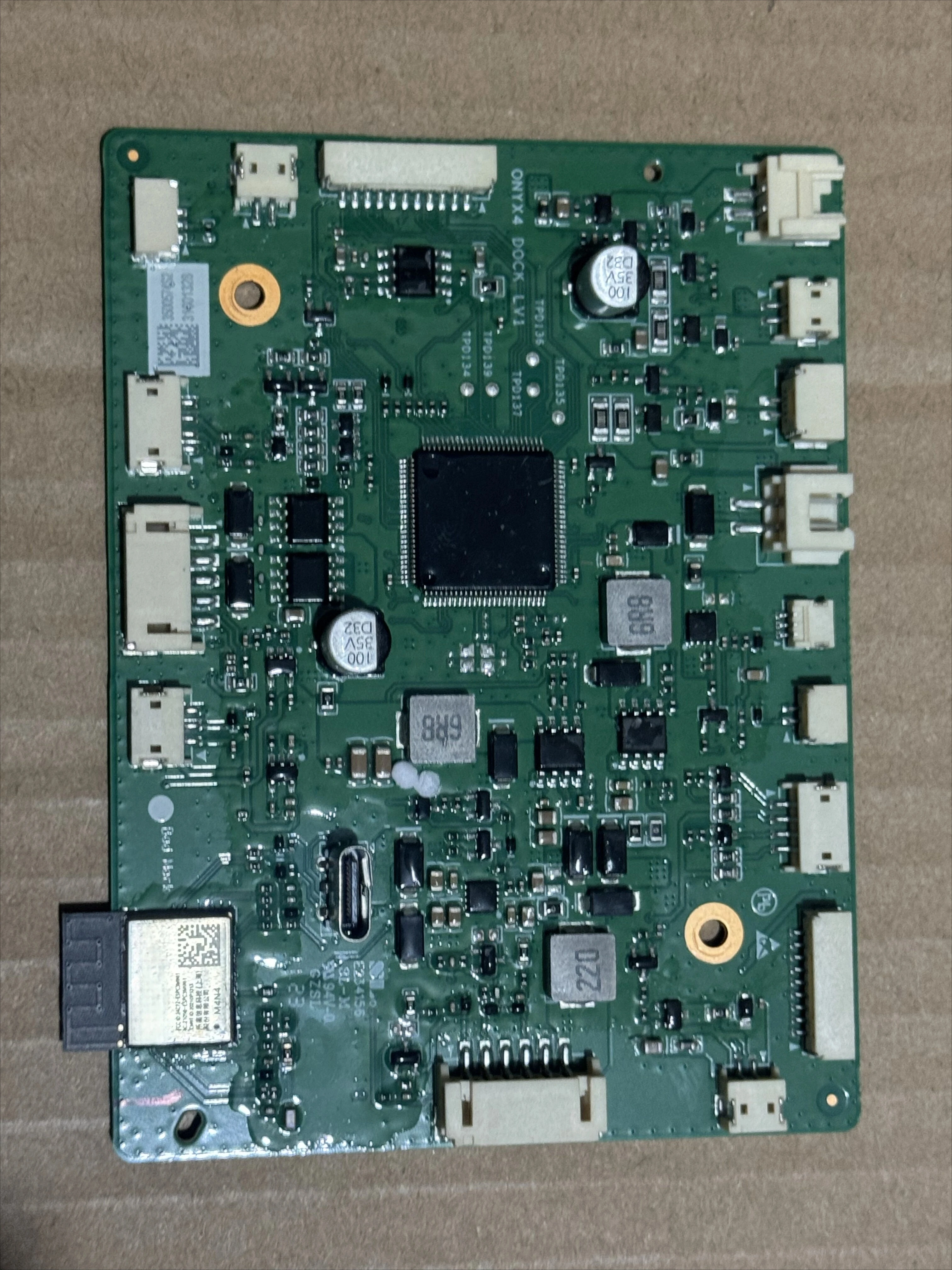 4 dock base station main version 220V compatible