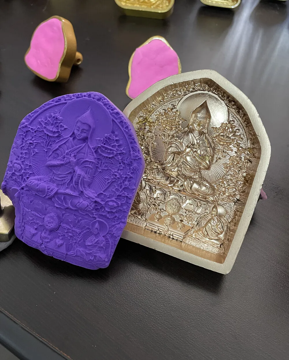 New Diamond Replica Buddha Statue Mold Copper Plated Alloy Mud Sato Wiping
