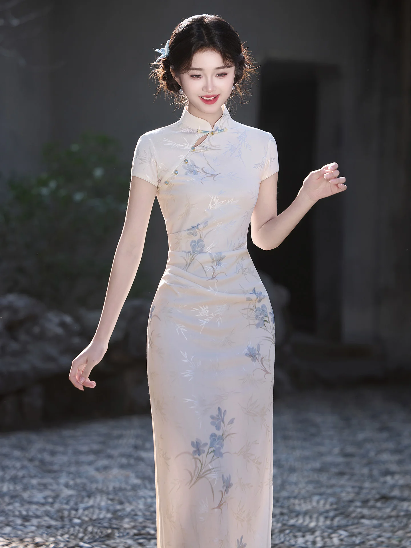 

Новое поступление: Женское дышащее длинное ципао с высокой талией и коротким рукавом для повседневной носки, дизайн Dr Ele.