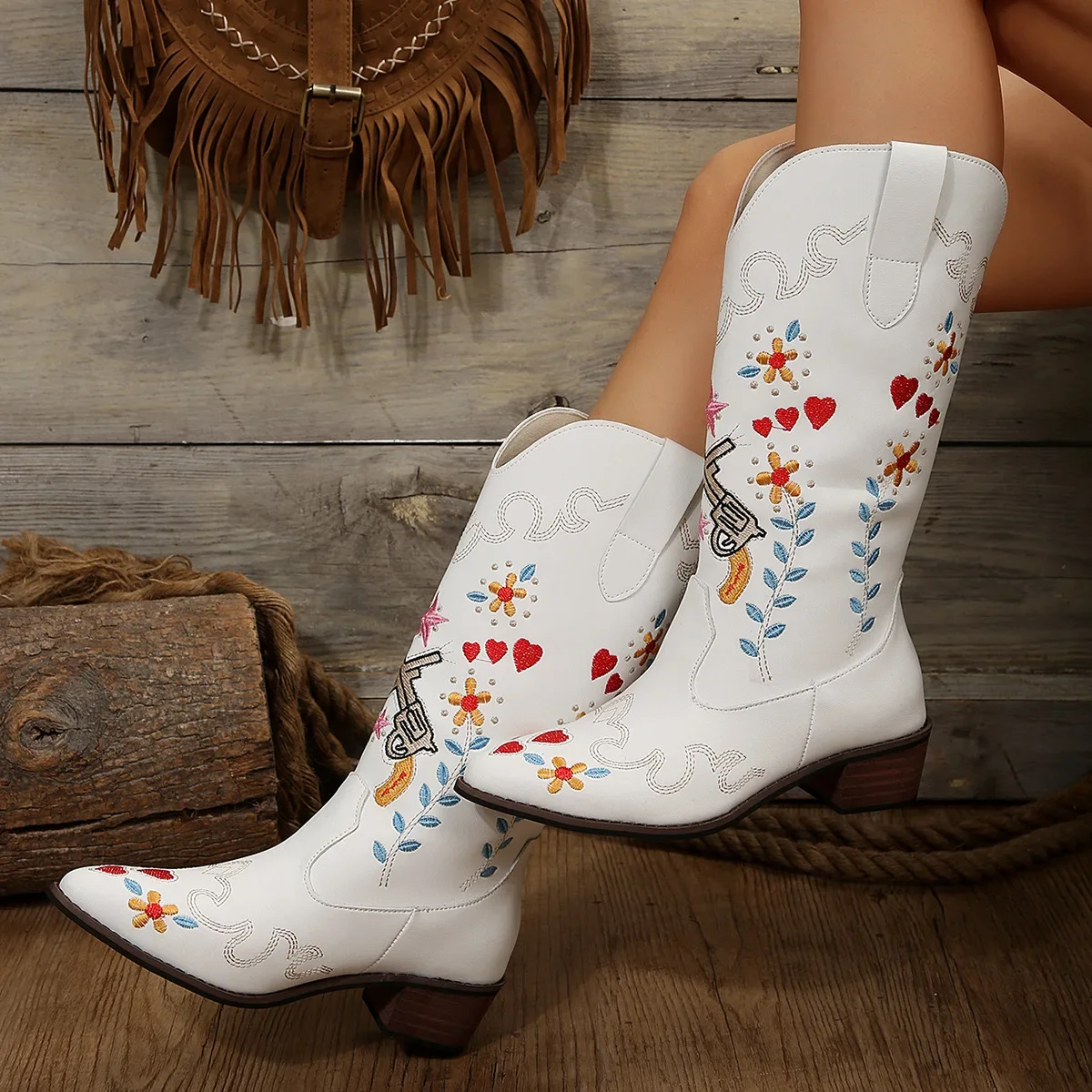 Autumn Winter New Women Embroidered Boots Western Cowboy Boots Women Chunky Heels Ethnic Pointed Leather Boot Botas Mujer