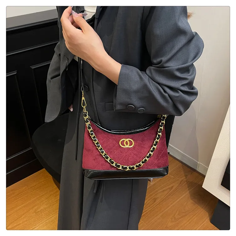 

Luxury Ladies Messenger Bag Handbag Leather with Gold Hardware Famous Brand Collection Timeless