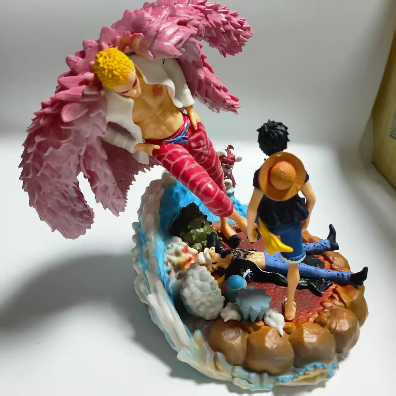 

Animation manual+decorative decorations+anime pirate king AW Lufei VS more Flamingo Little Tangde Island famous scene