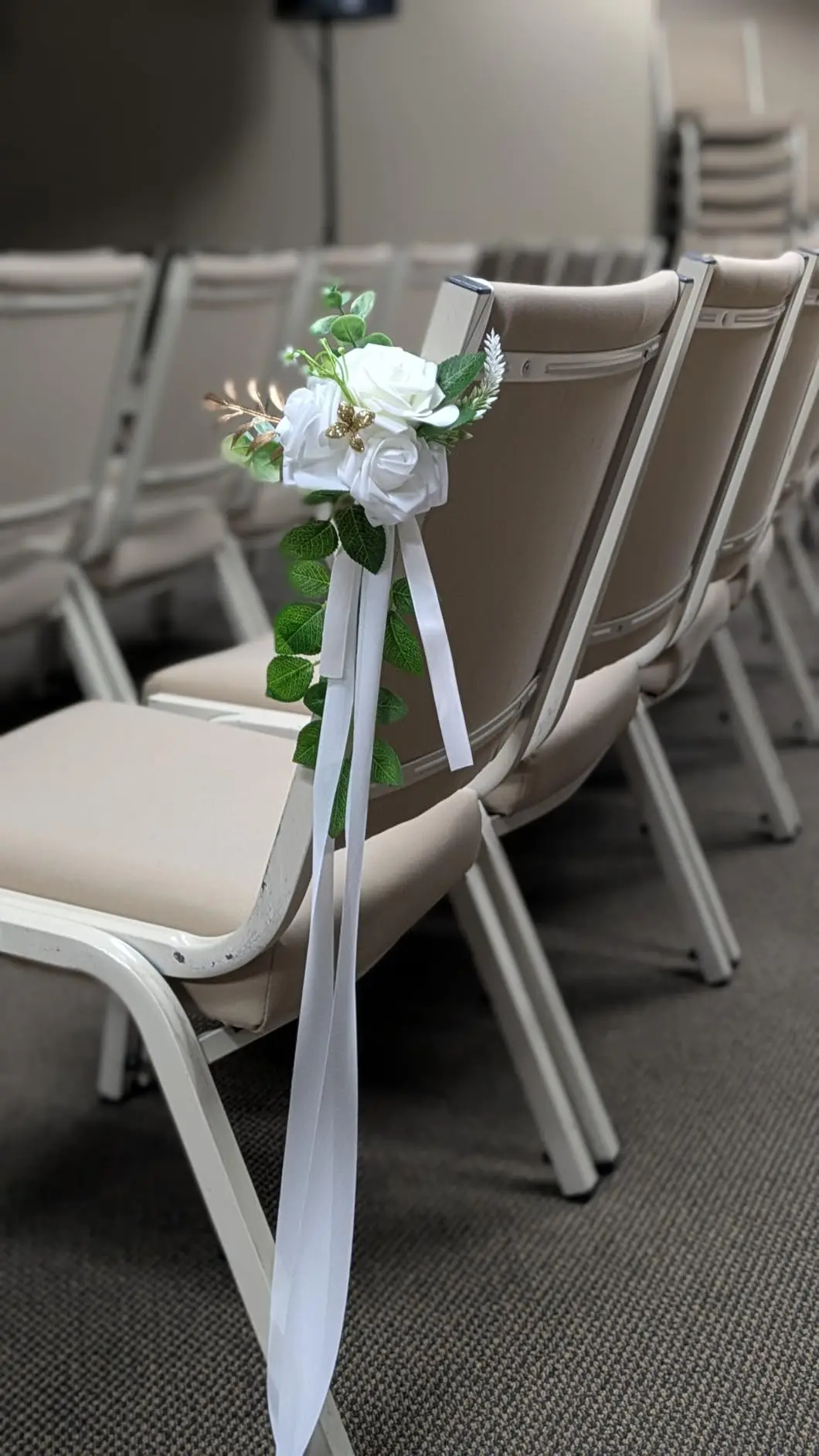 

10PCS Outdoor Wedding Aisle Pew Artifical Flowers Chair Decorations for Ceremony with Chiffon Ribbon Church Floral Decoration