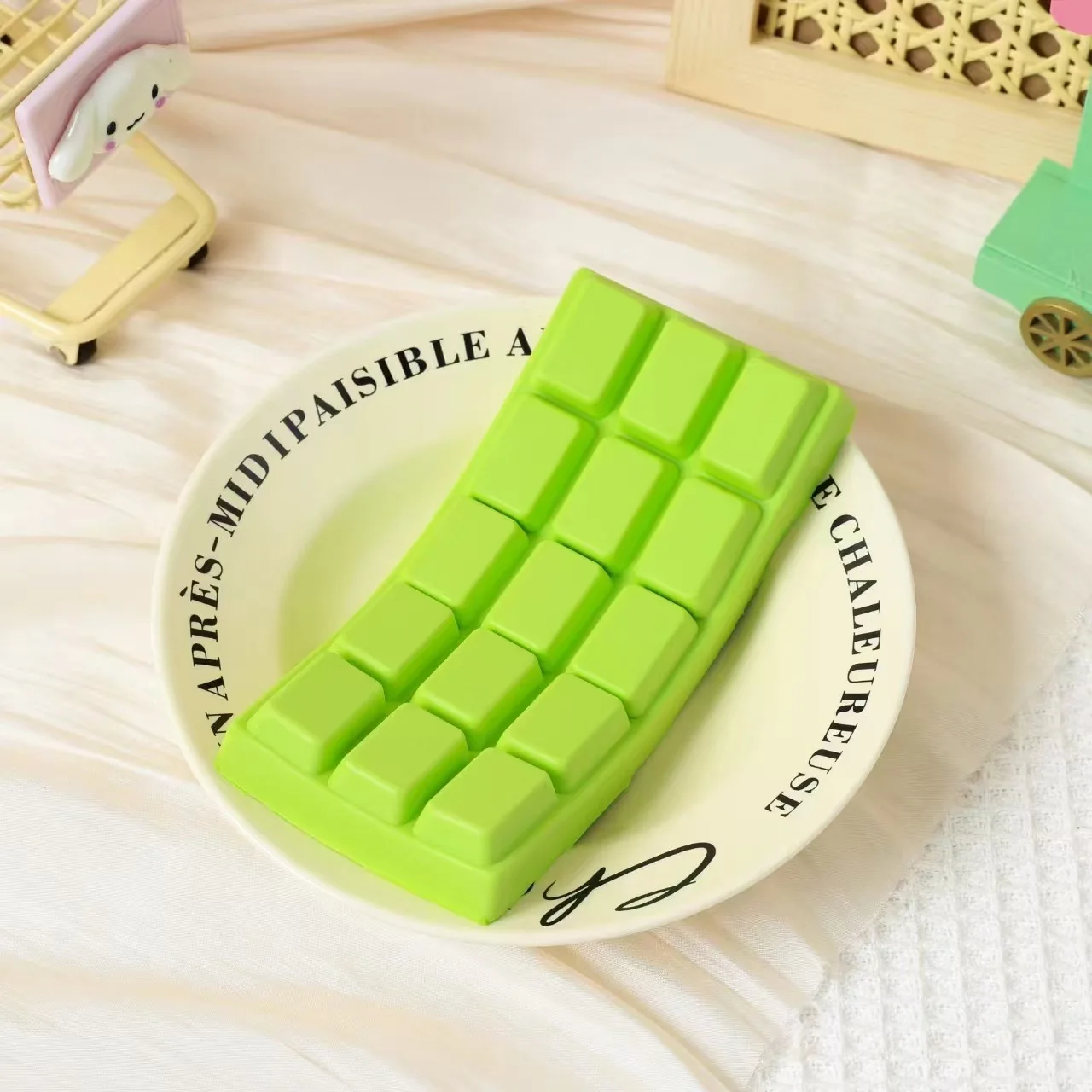 Realistic Soft Moist Chocolate Block Squishy, Super Slow Rising PU Foam Stress Relief Toy for Shooting & Decompression