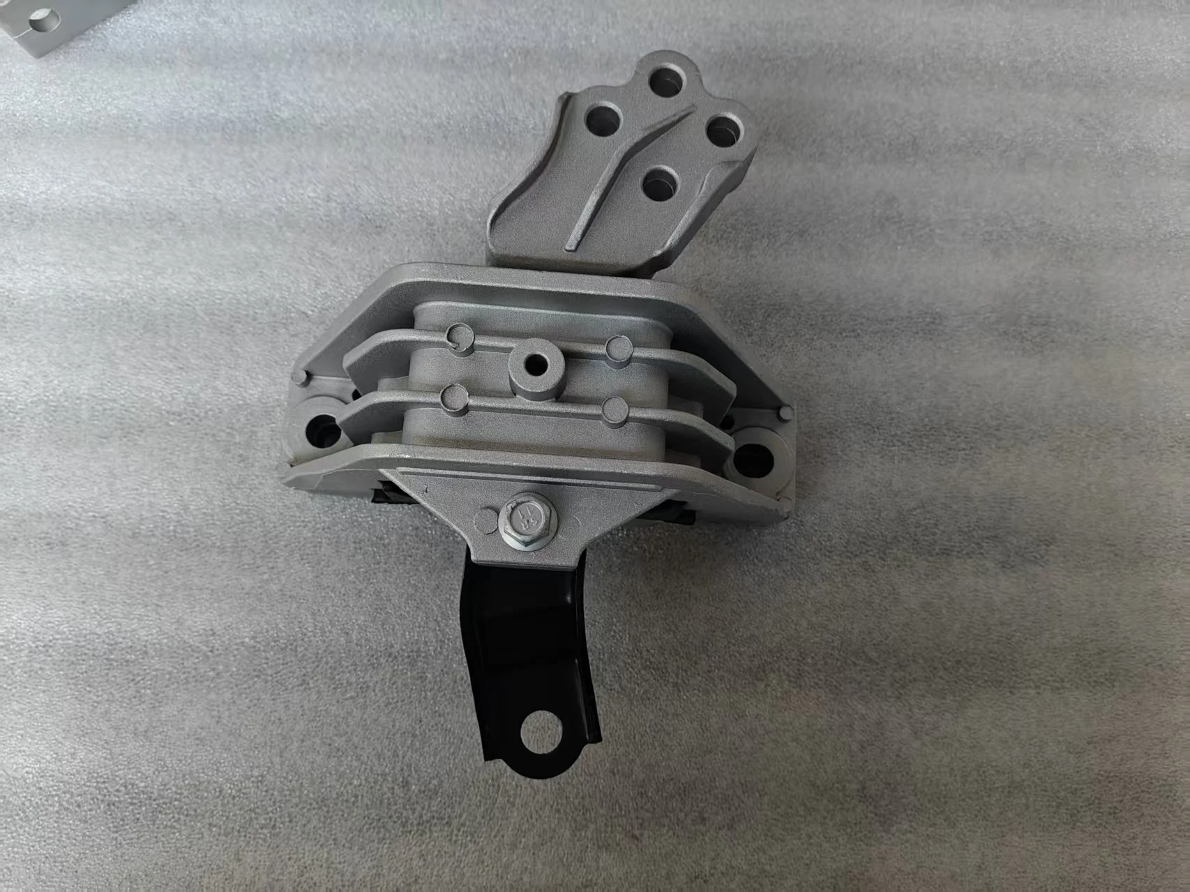 Nio Auto Parts Car Engine Mount   Engine Bracket  for JAC J7  OE 1001700V5080  1001600U7310  1001800U7310
