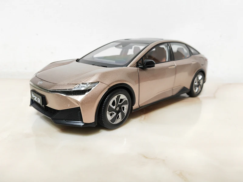 ダイキャスト 1/18 スケールオリジナル一汽トヨタ BZ3 E-TNGA 2023 合金車モデルグッズ玩具ギフトお土産ディスプレイ飾り