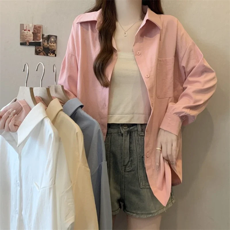 

2025 Блузка больших размеров, женская осенне-зимняя свободная рубашка с карманами и длинными рукавами, женские уличные повседневные однотонные универсальные женские топы