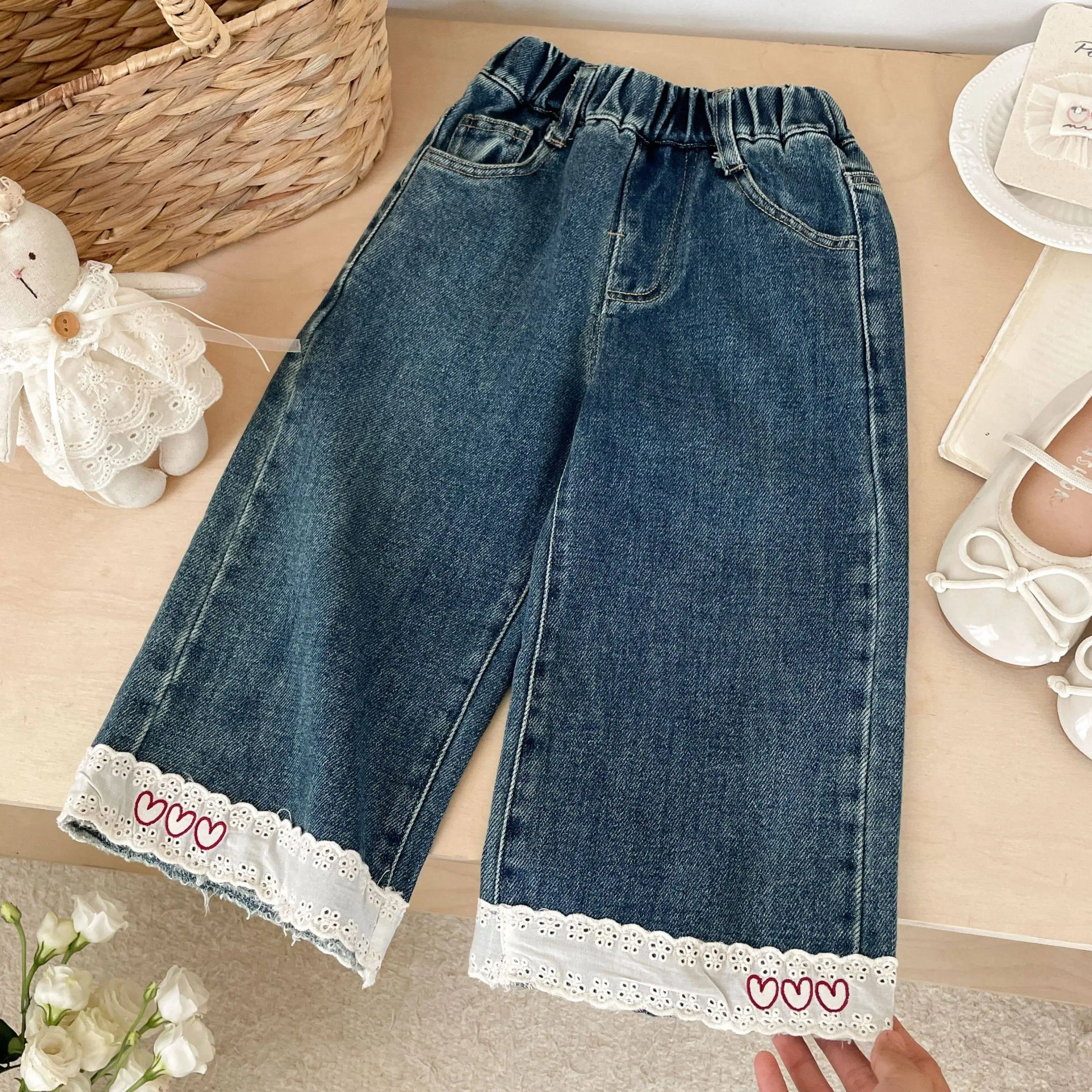 calca-jeans-infantil-feminina-estilo-coreano-fofa-outono-2026-nova-calca-casual-versatil-de-perna-larga-com-renda-para-bebes