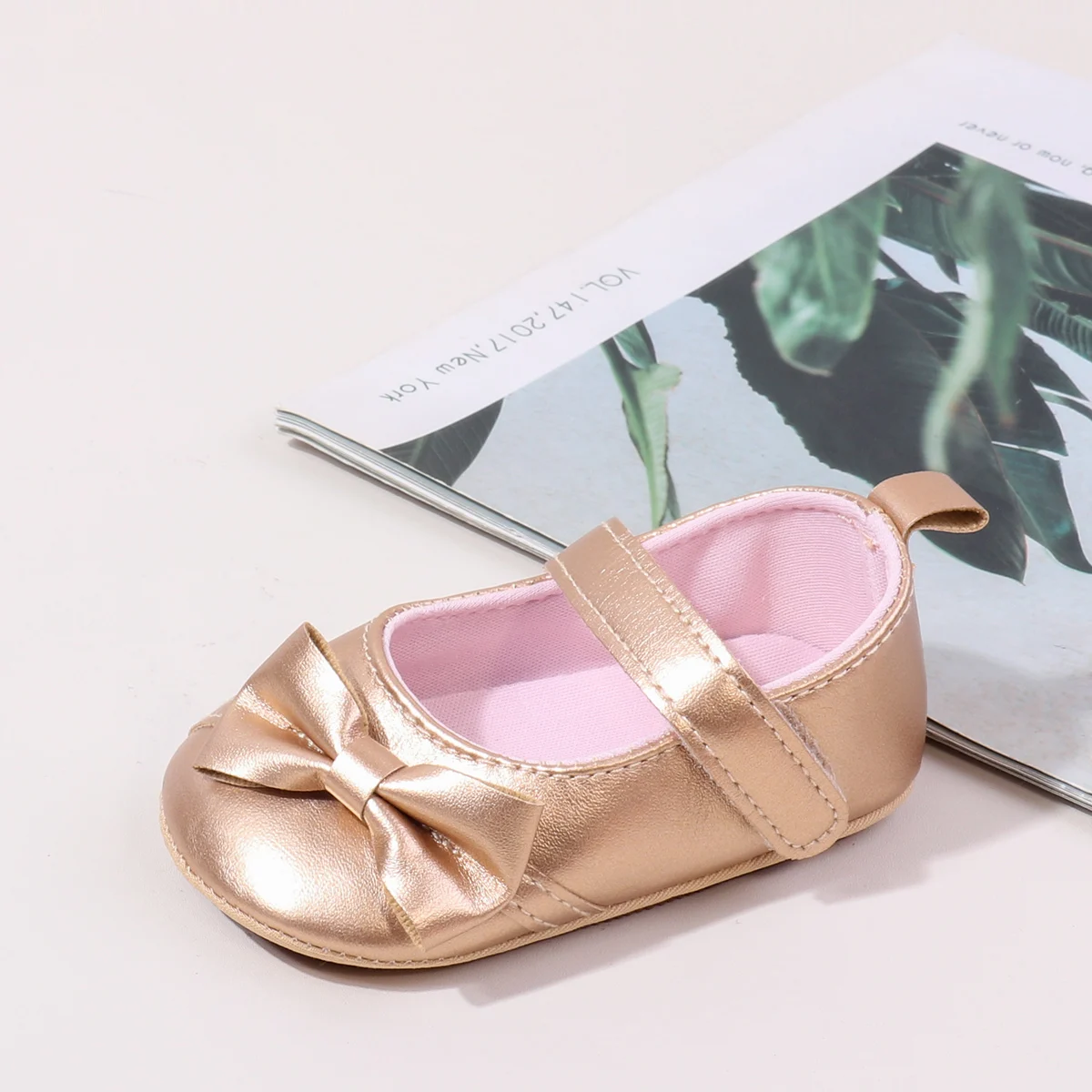 2025 Scarpe da bambina Cute Bowknot Toe-coperto Morbido PU Mary Jane Scarpe Suola antiscivolo Primavera Estate Sandalo per 0-18 mesi