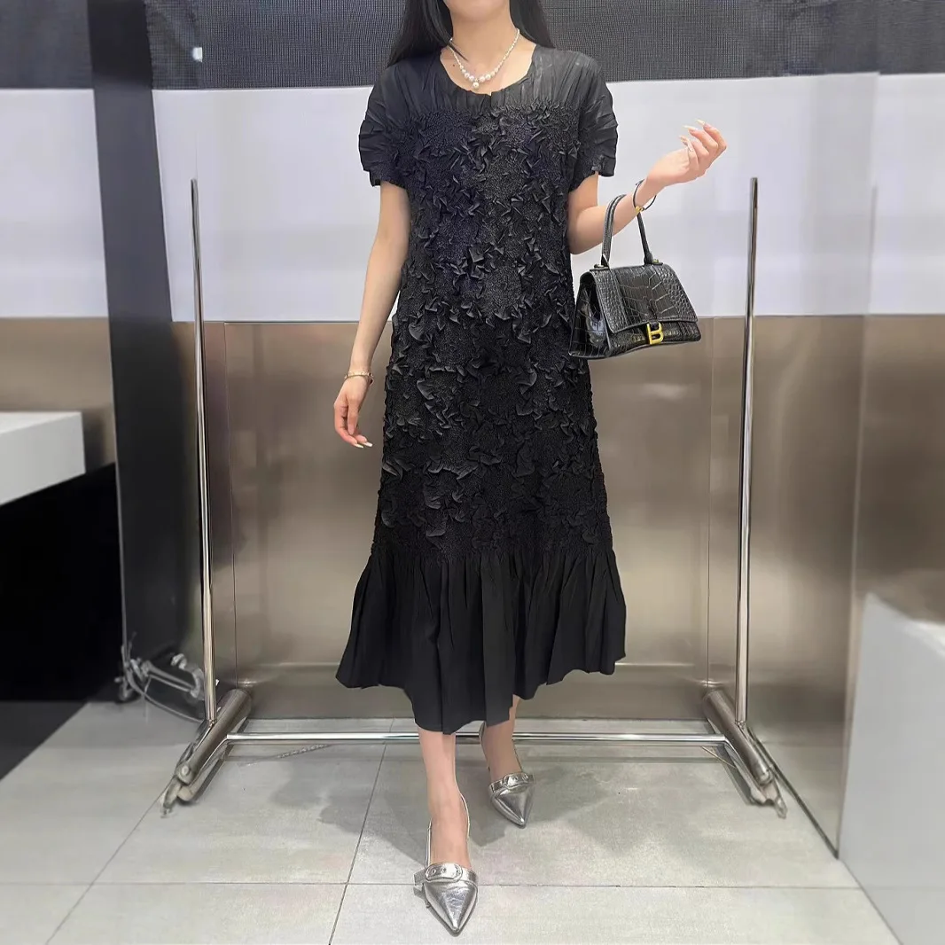 

Miyake Embroidered Pleated Dress for Women 2025 New Solid Color Round Neck Short Sleeve Loose Large Size Pleated Skirt