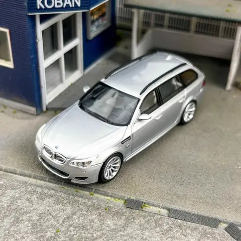 KING MODEL Diecast 1/64 Skala BMW M5 E60 Kombi Bilmodell Legering BMW M5 E60 Leksaksfordon Modellsamling Ornament 8 best sales M5 pressgjuten - №4
