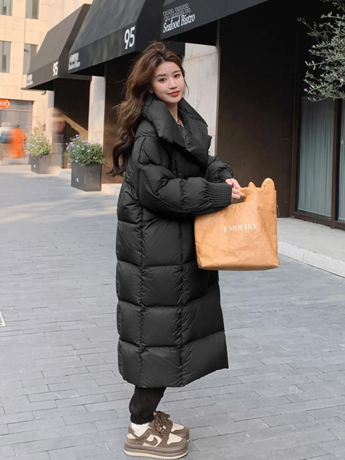 เสื้อโค้ทขนเป็ดยาวคลุมข้อเท้าสำหรับผู้หญิง รุ่น Winter Thiened คอปกใหญ่พิเศษ อุ่นมาก สีขาว  ทำจากขนเป็ดแท้