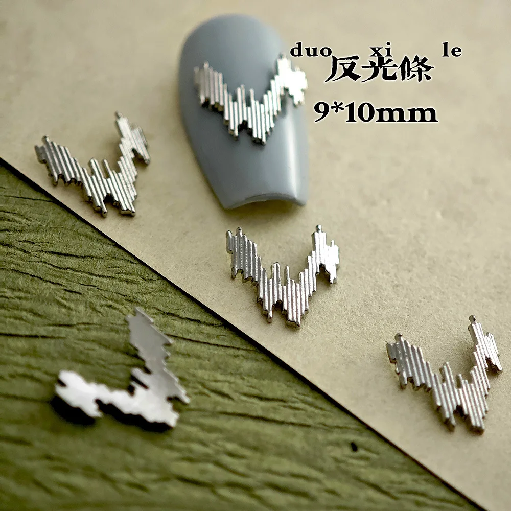 20 個ヴィンテージネイルアートチャーム 3 色ハートレトロ合金ネイルデザインチャーム大宝石石ネイル用品