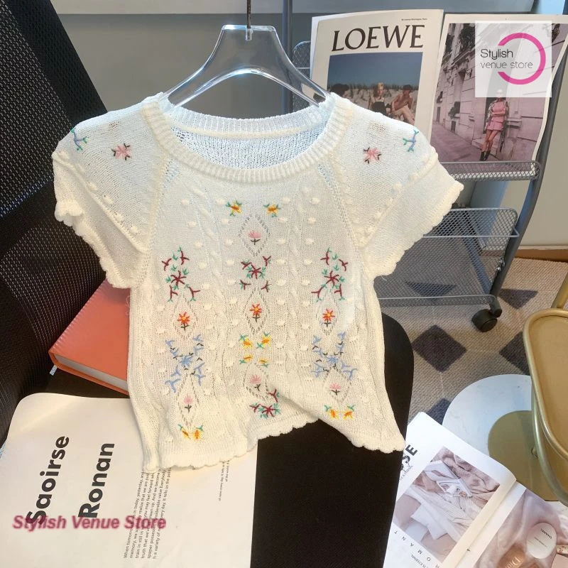 

Korean small fresh and sweet age-reducing sweater embroidered short T-shirt women's spring and summer western-style casual top