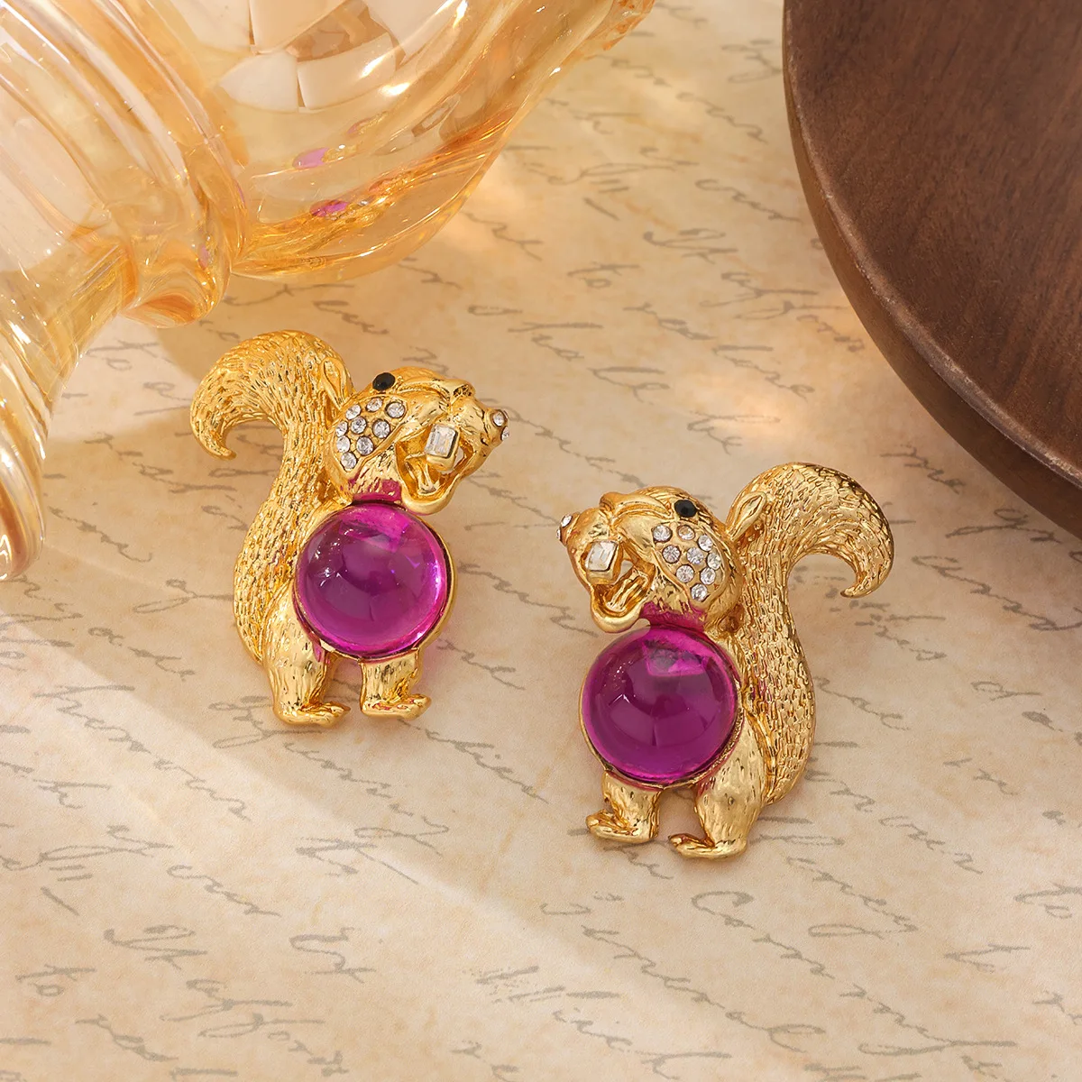 Little Squirrel Holding Fruit Inlaid Gemstone Personality Women's Vintage Small Animal Style Earrings