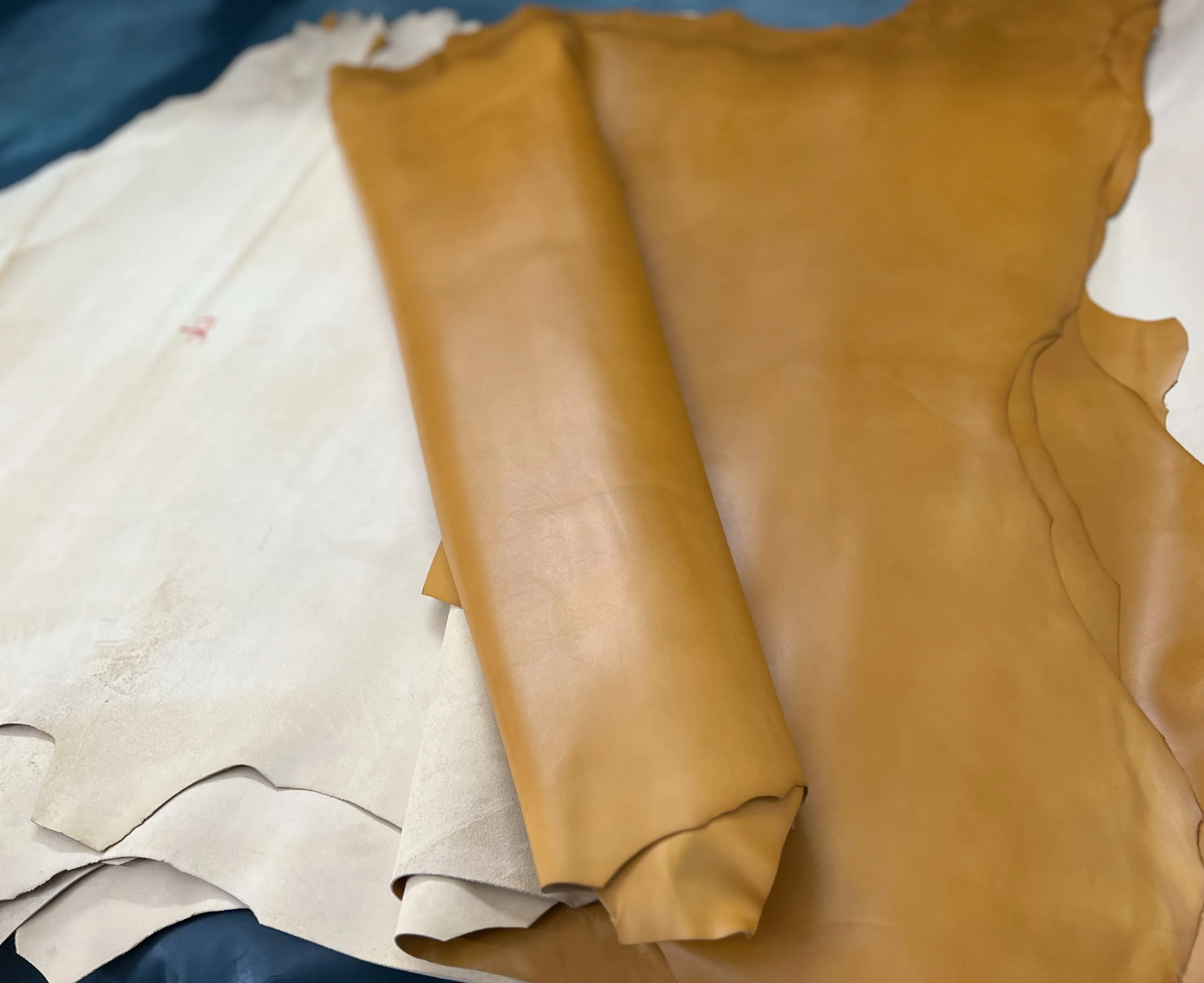 

Italian ctc beeswax yellow calf leather 0.8mm 9-11 sf Smooth to the touch