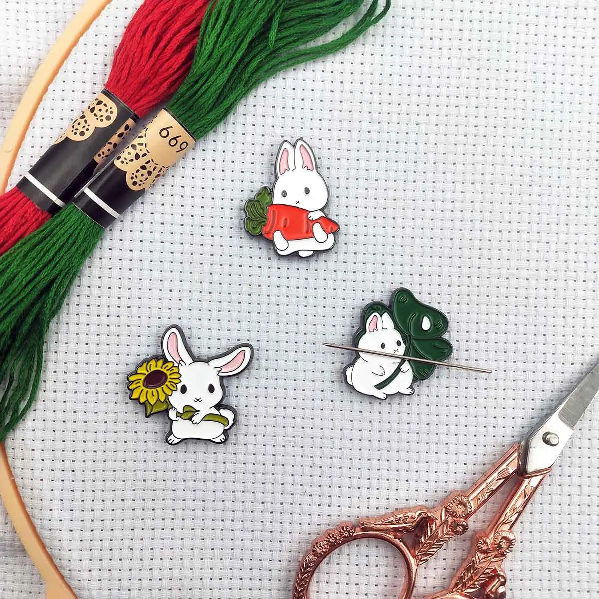 Needle Minder Rabbit, Bunny Needle Holder for Cross Stitch Magnetic Needle Keeper Finder Cute Sewing Magnet Easter Embroidery