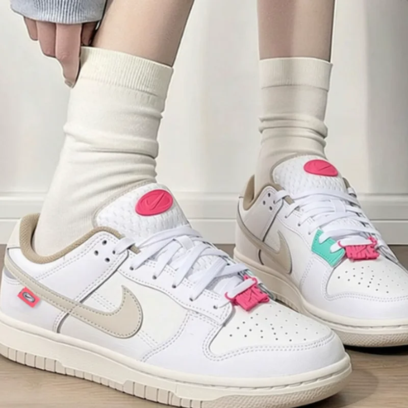 Bild 7: Nike Damen Dunk Low Freizeitsneaker, leichte, gepolsterte Skateschuhe DX6060-121