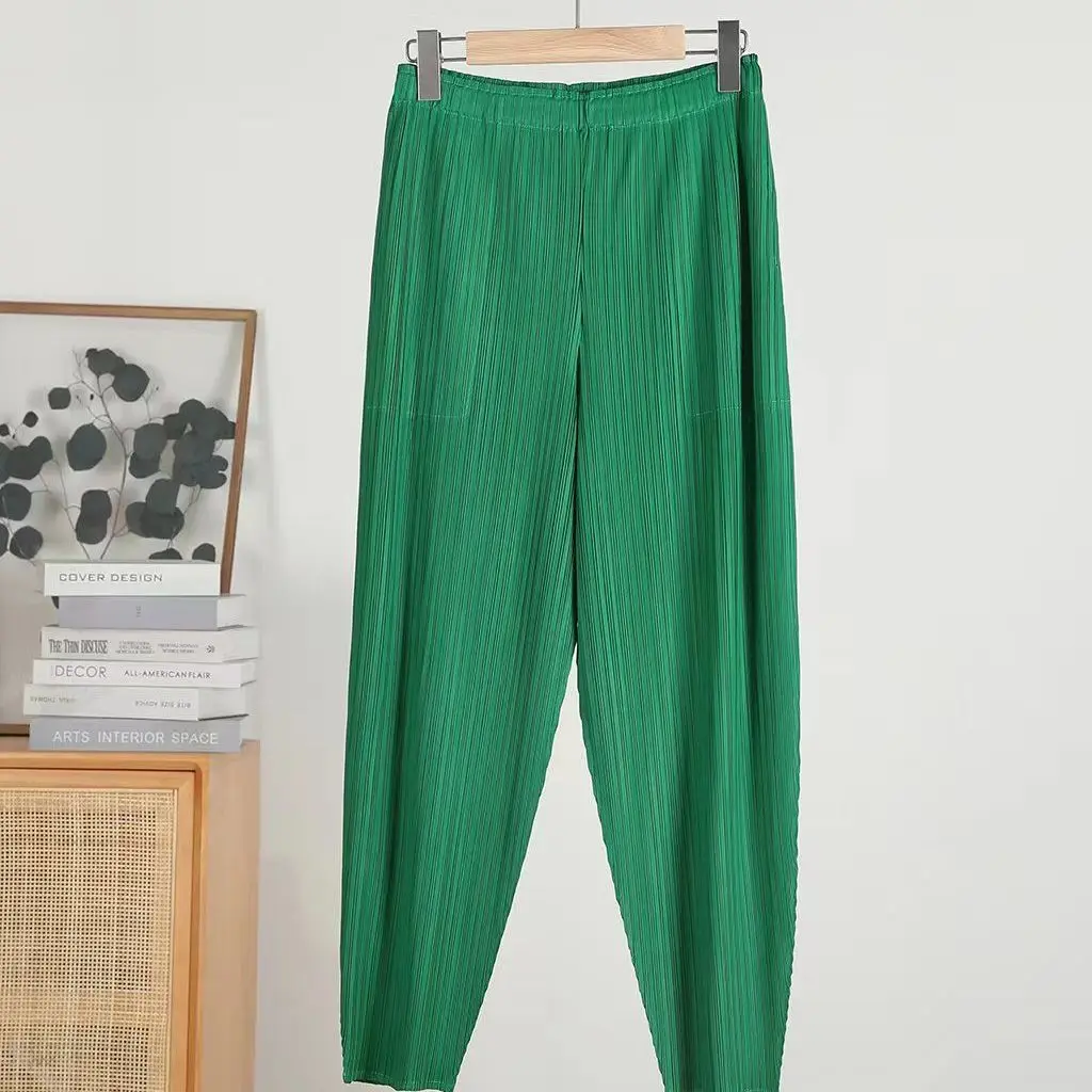 

Large size 2024 summer new item looks slim, wide legs, nine fold folds, radish small feet, grandma pants for women