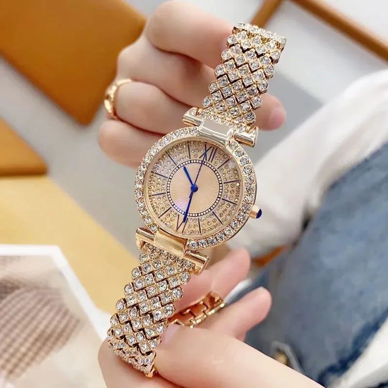 Fashion Exquisite Women Quartz Wirstwatch with Rhinestone Female Light Luxry Design Bracelet Crystal Watches High Quality Clock