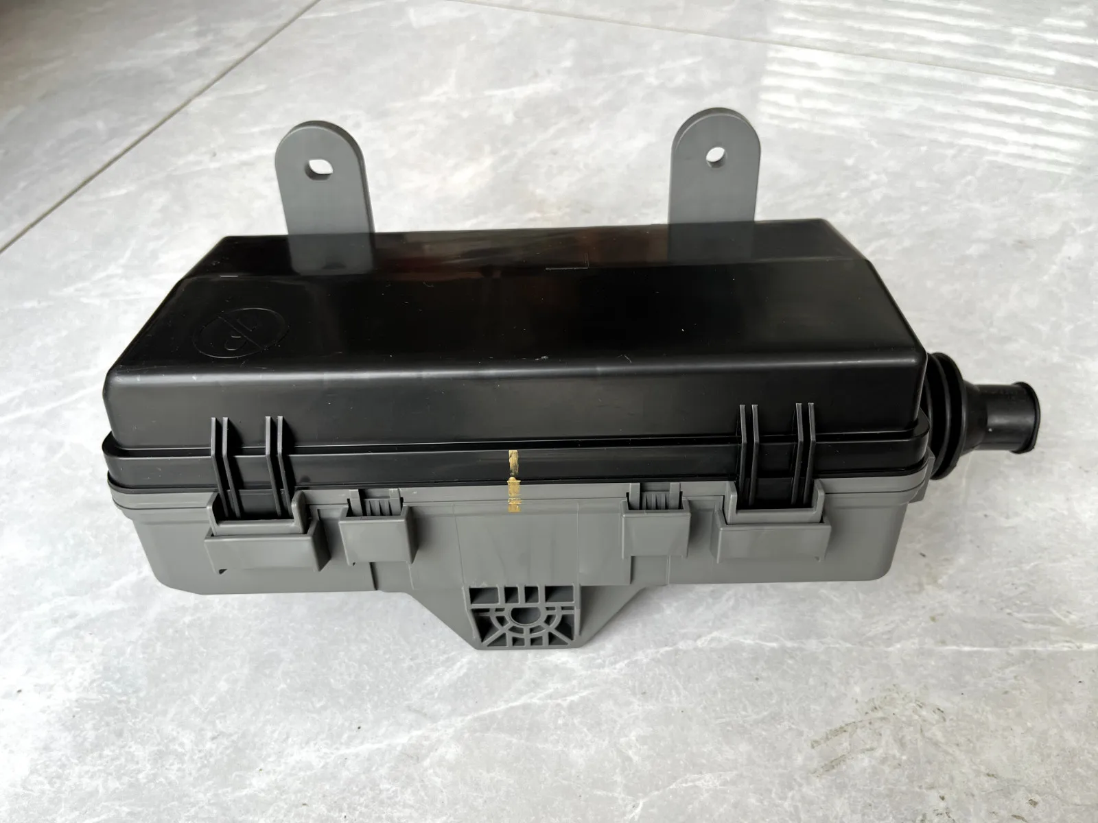 

FIT FOR ISUZU GIGA 6WG1 VC66 TRUCK FUSE RELAY BOX