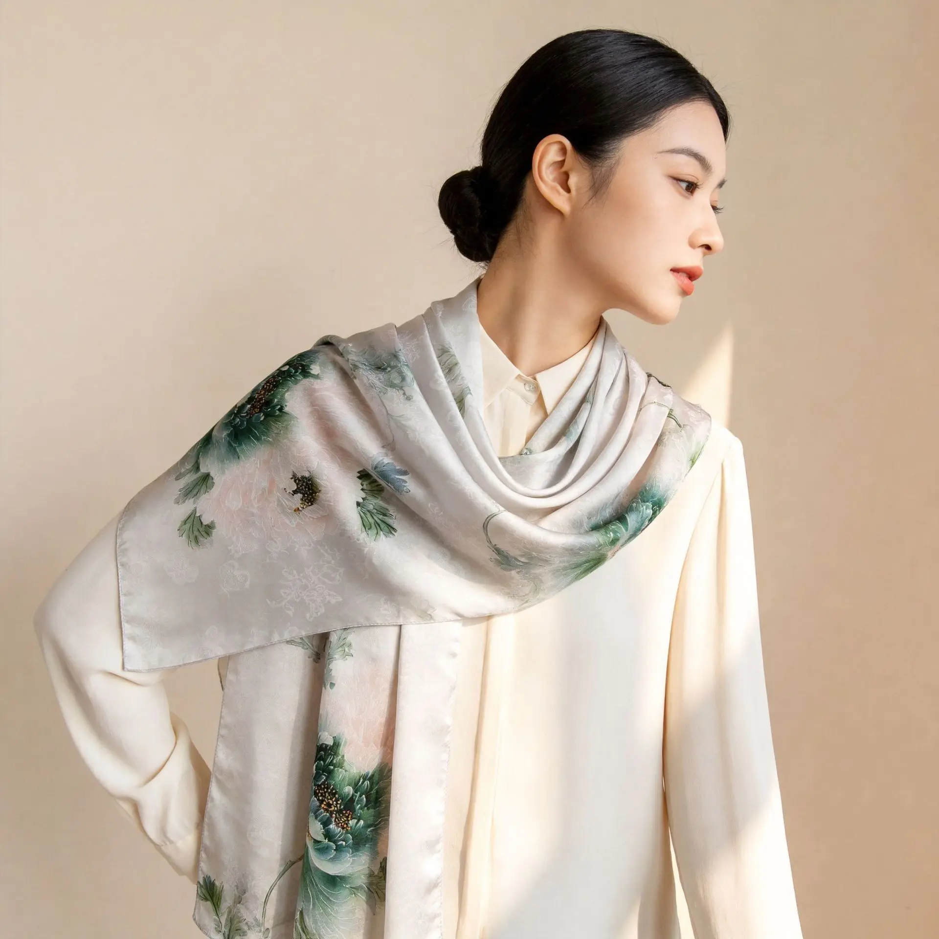 Gift box light luxury high sense spring and summer new mulberry silk long towel