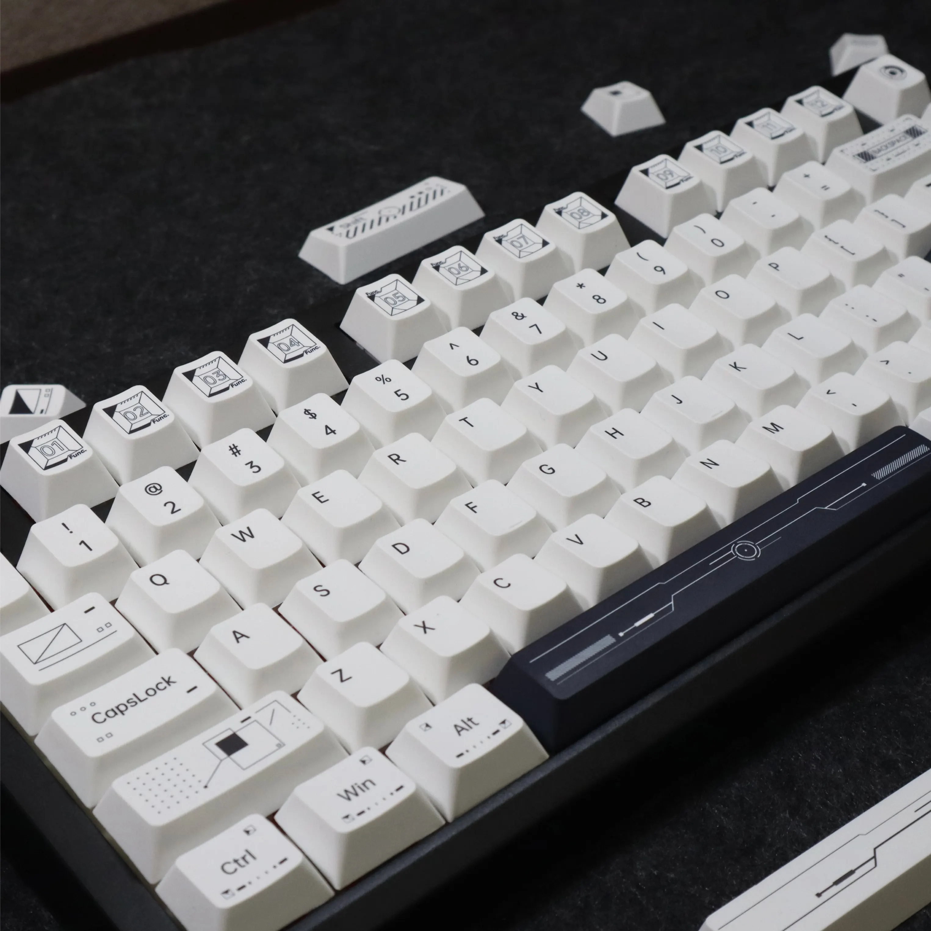 Simple original keycaps, original high PBT material, hot sublimation process, customized keyboard