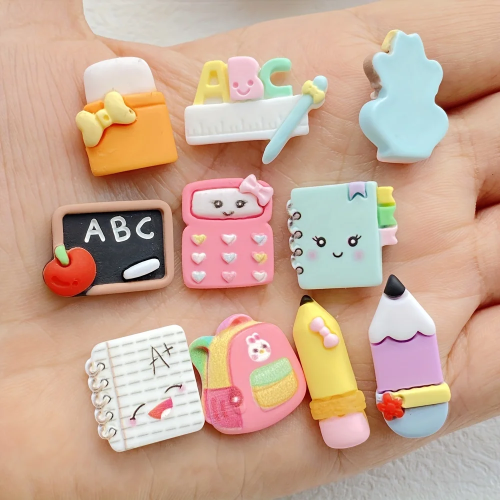 10/20 Stück Cartoon-Schulbedarf-Set aus Kunstharz – Cabochons mit flacher Rückseite für DIY-Handwerk, Scrapbooking, Schmuckherstellung
