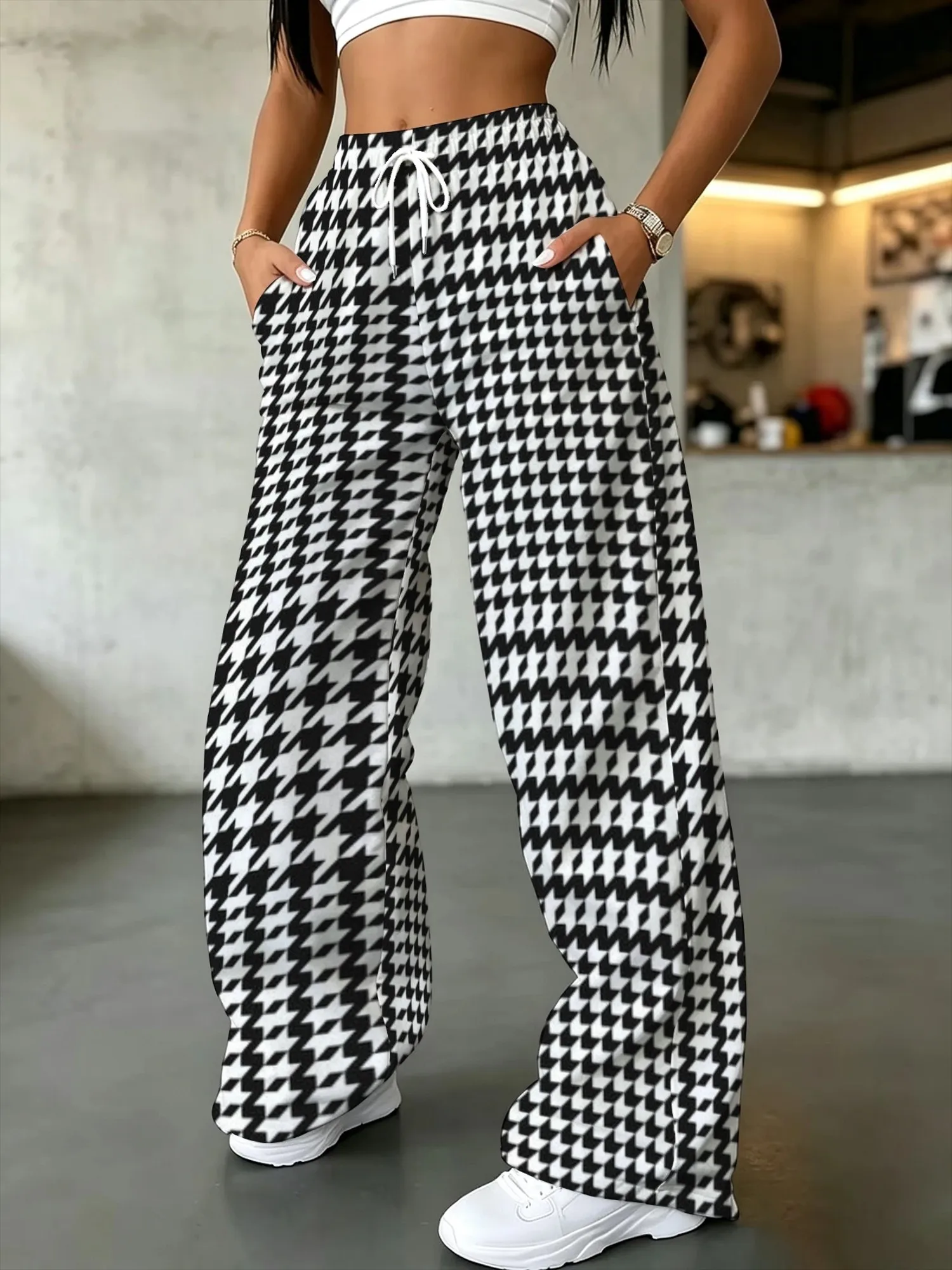 Classic Black and White Checkered Wide Leg Pants for Women, Breathable and Casual Pants, Luxurious Fitness, Daily Home Wear