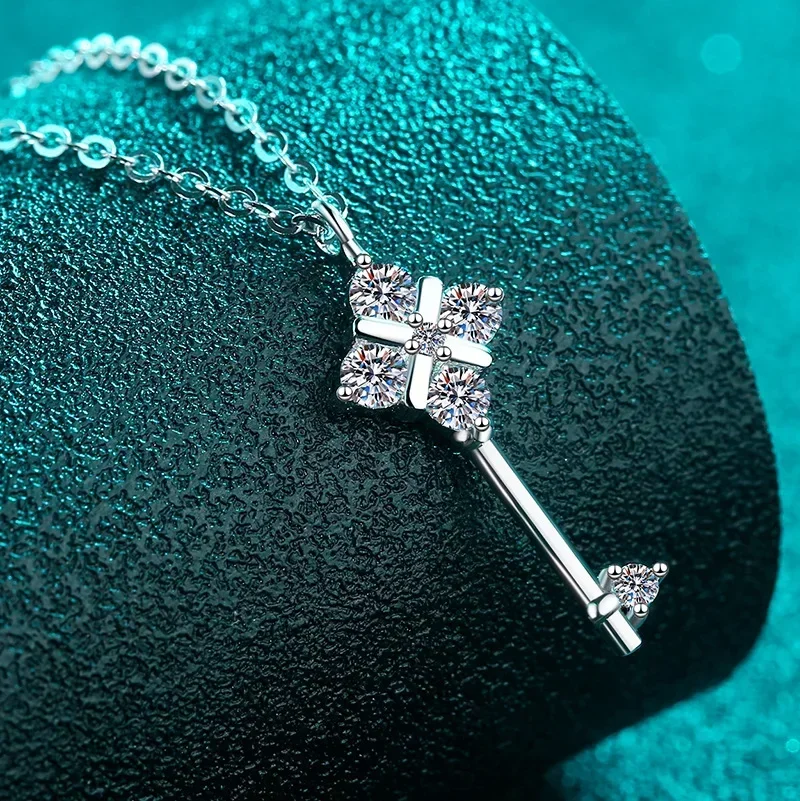 Creative Key Platinum Pt950 Pendant  44.5 Points Moissanite Necklace Simple Exquisite Trend Fine Jewelry Pass Diamond Test