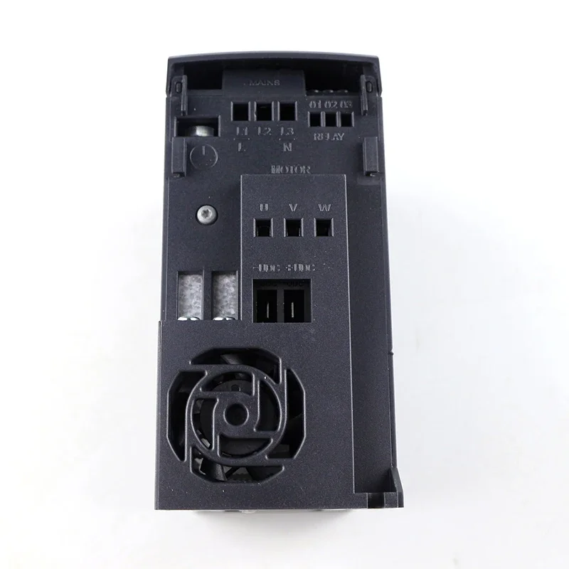 Onduleur Triphasé 132F0018, 0.75kw vfd, 380-480V FC51