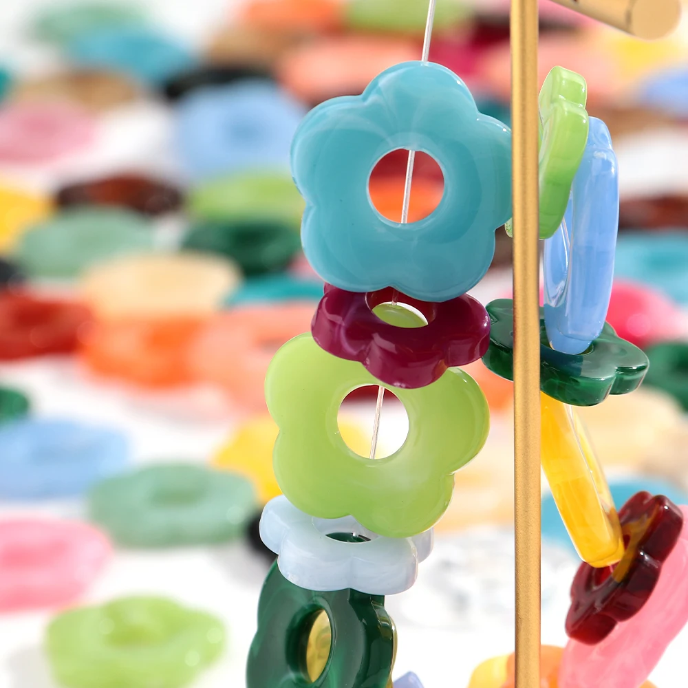 10 Stück Bunte Acryl-Blumenperlen, Hohle Harz-Gänseblümchen-Anhänger für DIY Schmuckherstellung, Halsketten, Ohrringe und Accessoires – Detail 4