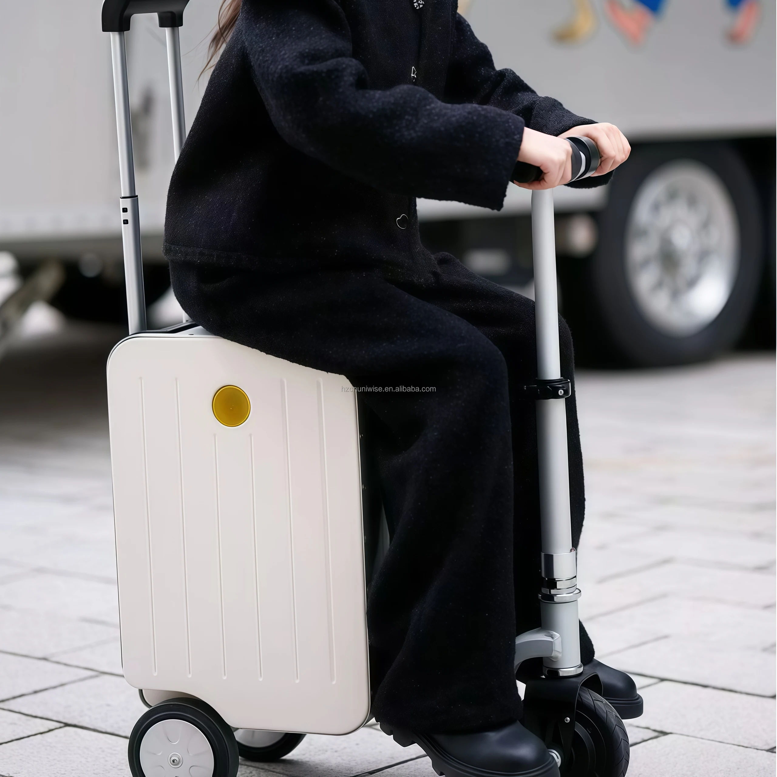 UNIWISE Bluetooth Electric Luggage Scooter USB Charging Sports Style Suitcase for Plane Boarding