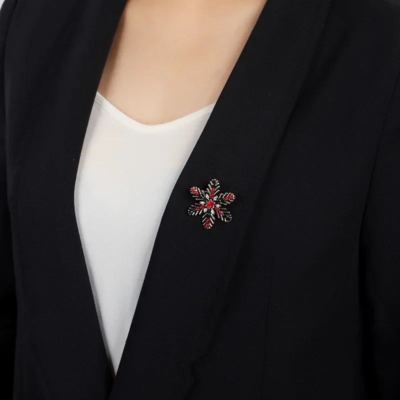 Fashion Accessories Christmas Snowflake Brooch Creative Gift European and American Colored Crystal Brooch Suit Decoration
