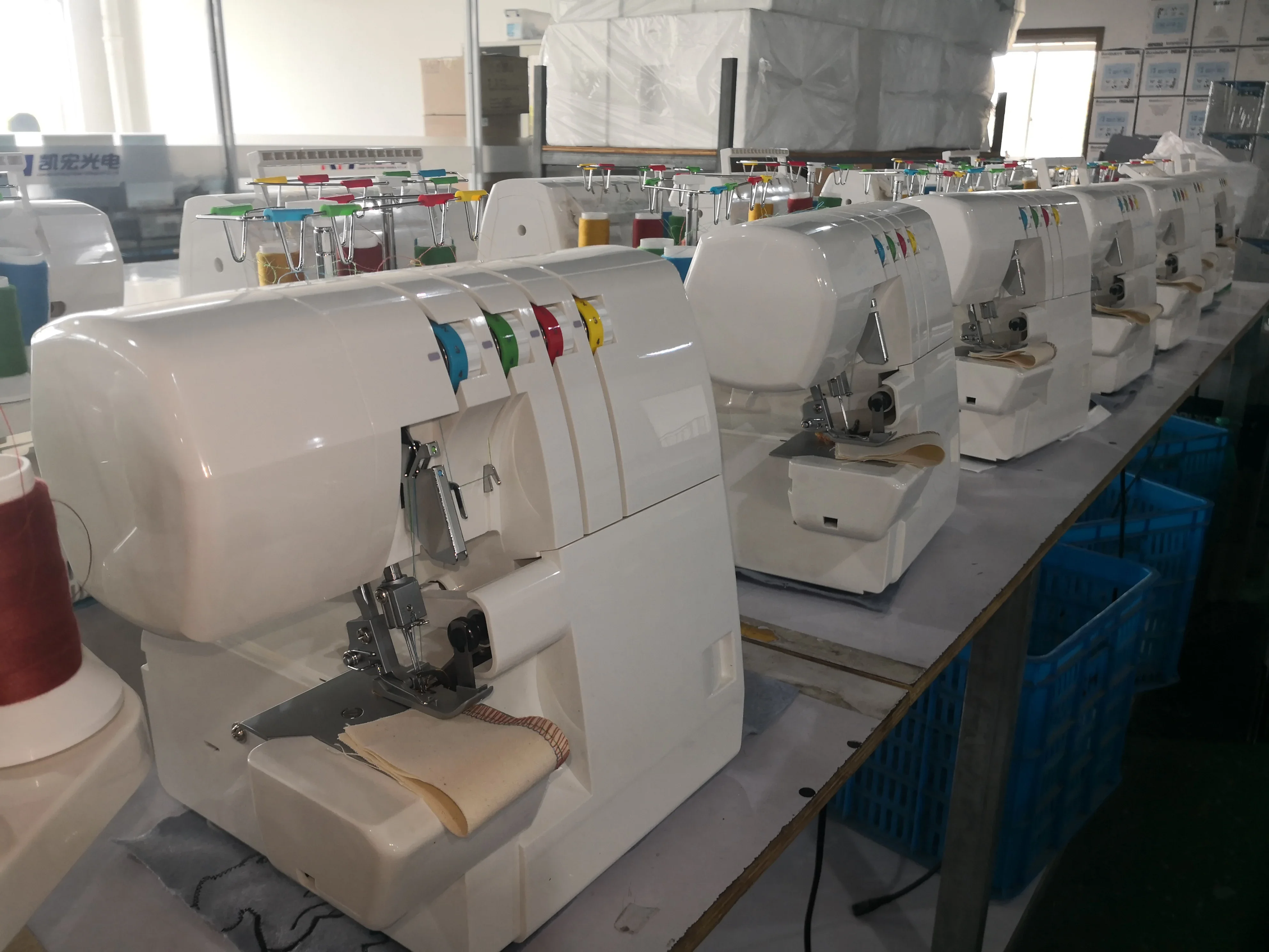 QY7032  New type household convenience domestic overlock sewing machine