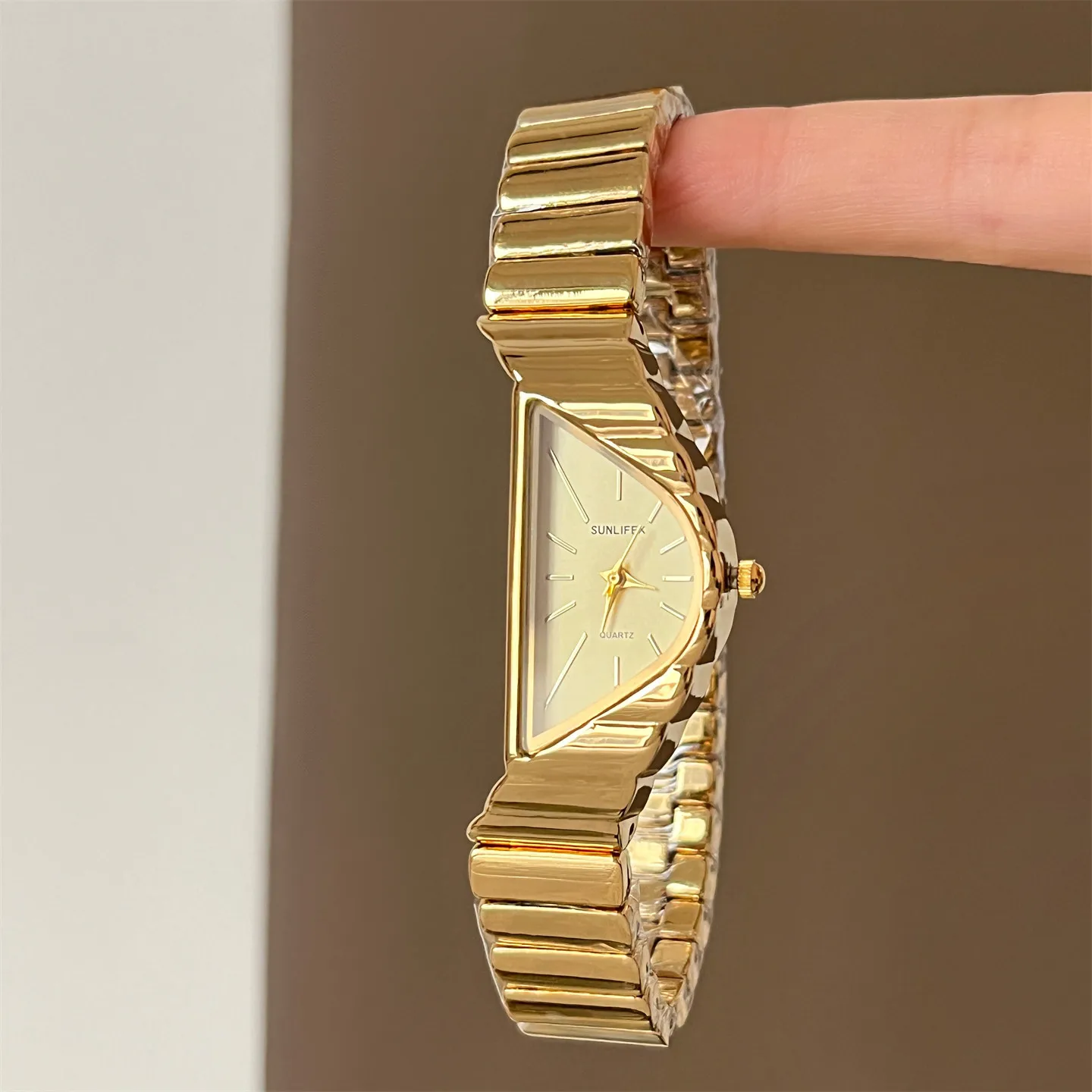 New Vintage-Style Women'S Watch, Featuring A Unique, Luxurious, Fashionable, And Sophisticated Design. A Perfect Gift For Women.