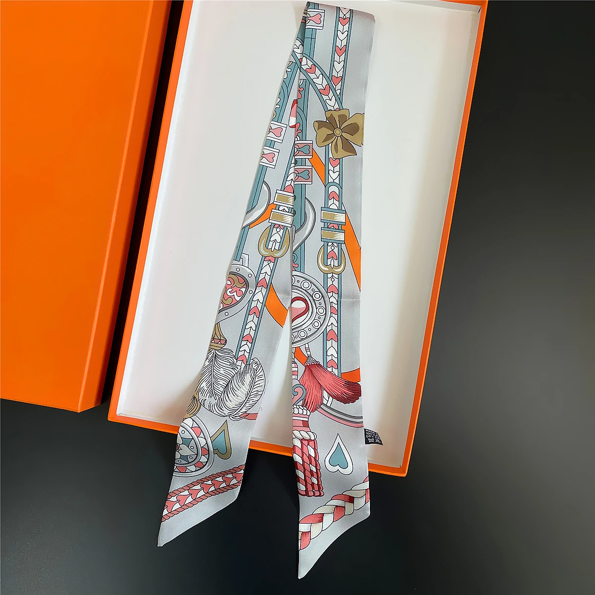 Wunderschöner Sattel-Twill-Seidenschal für Damen, modischer Schal, luxuriöser dünner Taschenschal, Markendesign, Foulard, Halstuch, Haar-Stirnband