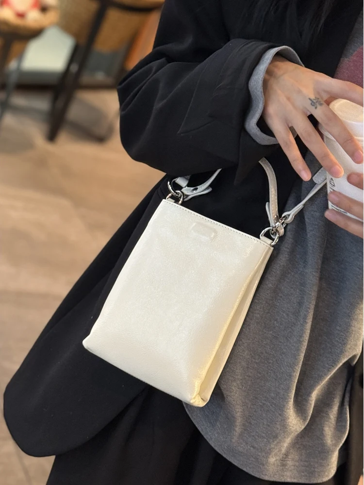 

Trendy Small Women's Crossbody Bag Plant-Tanned Cowhide Leather Quirky Design Sensation Faionable 2025 New Sle Handbag