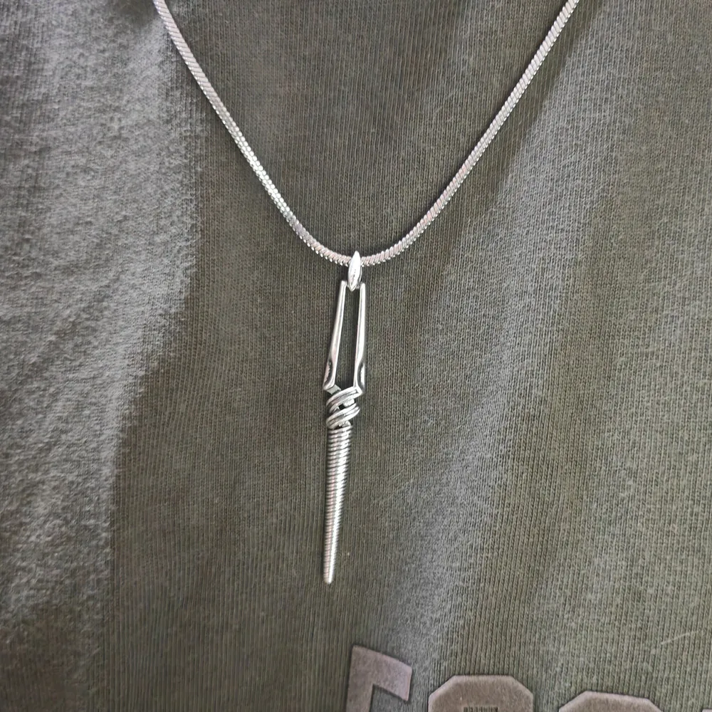 

Anime Spear of Longinus Necklace Unisex Cosplay Metal Hip Hop Silver Fashion Chain Choker Pendant Jewelry Accessory